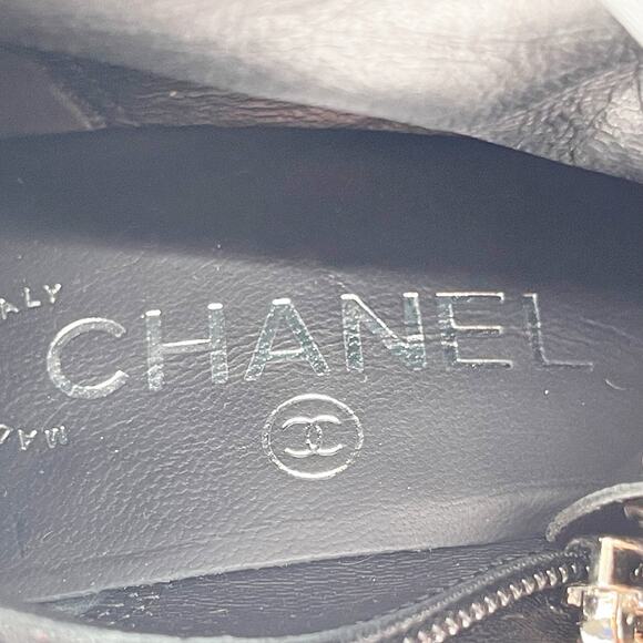 Chanel Black Lambskin CC Cap Toe Chain Detail Knee High Heel Boot size EU 37 - Picture 14 of 16